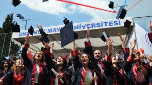 OMÜ İletişim Fakültesi’nde Mezuniyet Gururu