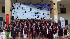 İletişim Fakültesinde Mezuniyet Töreni Coşkusu