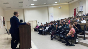 Yeni Gazetecilik Öğrencilerine Üniversiteye Uyum Eğitimi 